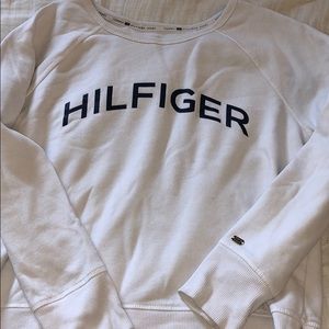 TOMMY HILFIGER SWEATSHIRT CUTE!!
